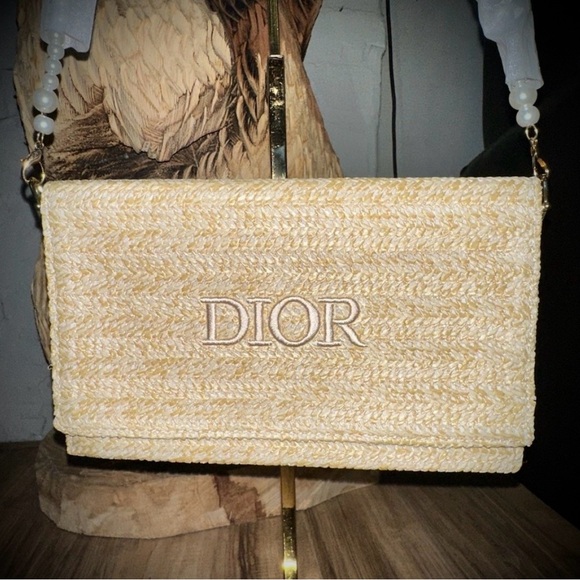 Dior Beauty NWOT Raffia Pouch with Faux Pearl Shoulder Strap - Picture 2 of 5